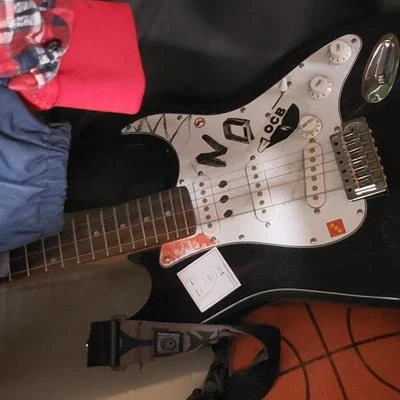 Es la guitarra de lolo ahre 专辑 Ignaciokuush/Sadcann