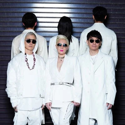 36にm-flo loves復活&新曲"tell me tell me" リリース！ 3名の新lovesは誰か#mfloと#lovesで回答募集！まずは豪華41曲のlovesをチェックしてねアルバム 專輯 MIC BANDITZ/m-flo