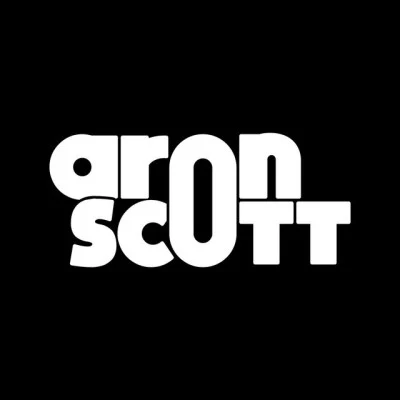 歌手 Aron Scott