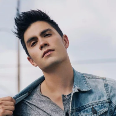 歌手 Sam TsuiCasey Breves