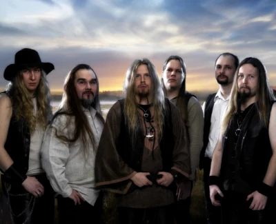 歌手 Korpiklaani