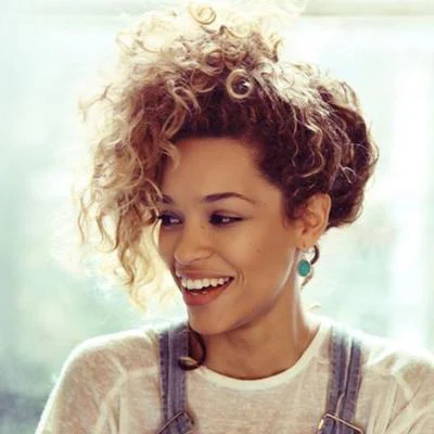 Izzy Bizu 歌手