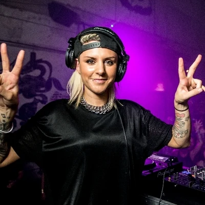 歌手 Christina Novelli