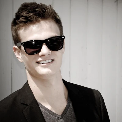 Paris Blohm 歌手