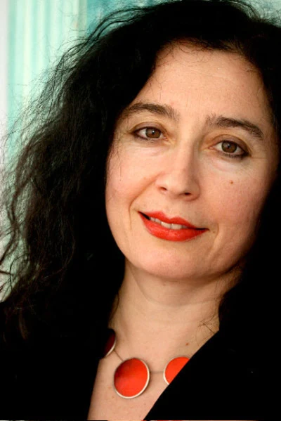 歌手 Elena Kats-CherninLaura Chislett