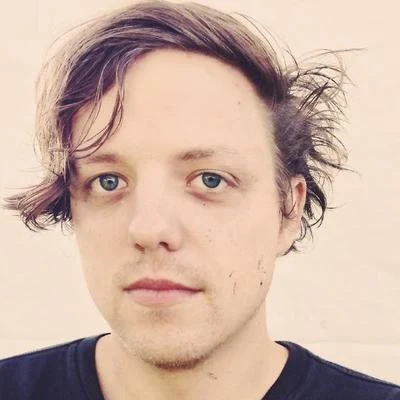 歌手 Robert Delong