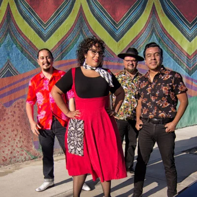 歌手 La Santa Cecilia