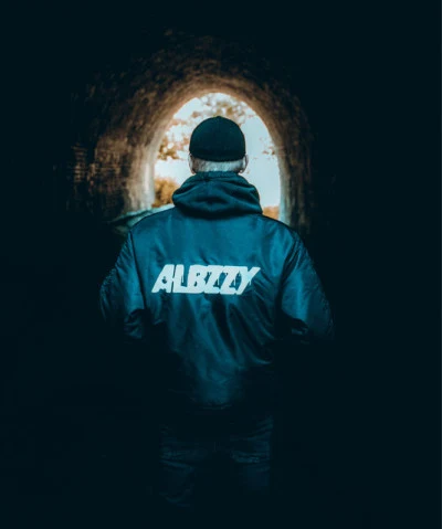 歌手 AlbzzyskSpence