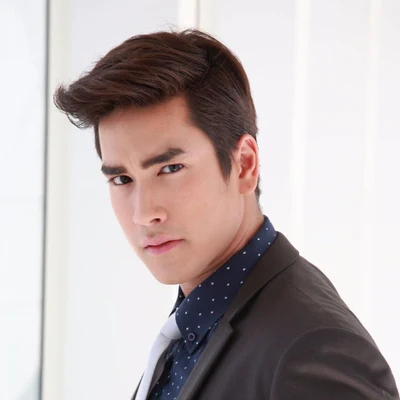 歌手 Nadech KugimiyaYaya Urassaya