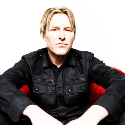 Tyler Bates 歌手